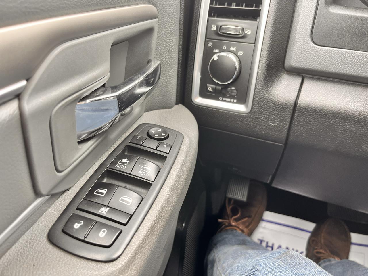 RAM 1500 Classic SLT 4x4 Crew Cab 6'4" Box 2020
