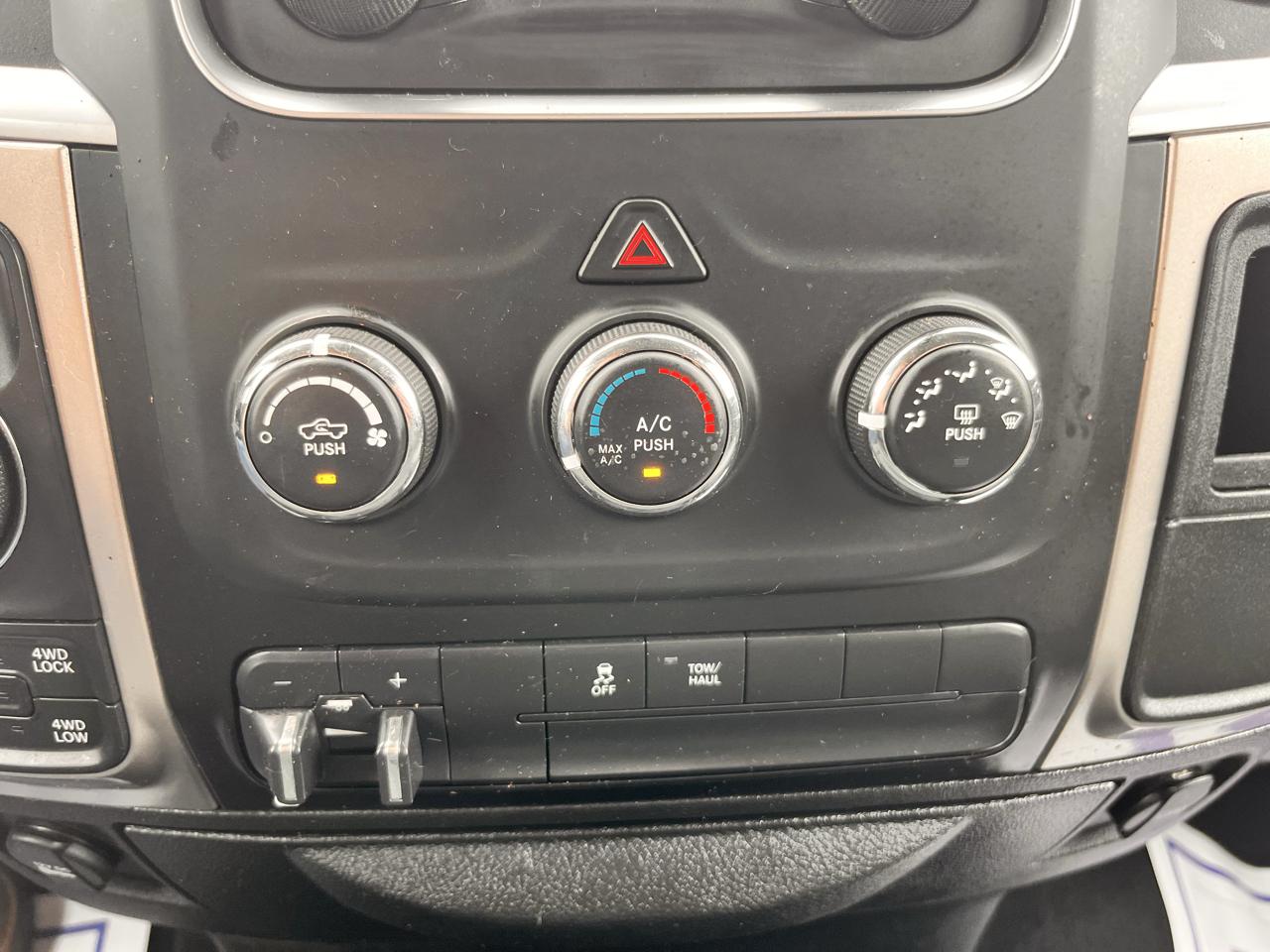 RAM 1500 Classic SLT 4x4 Crew Cab 6'4" Box 2020