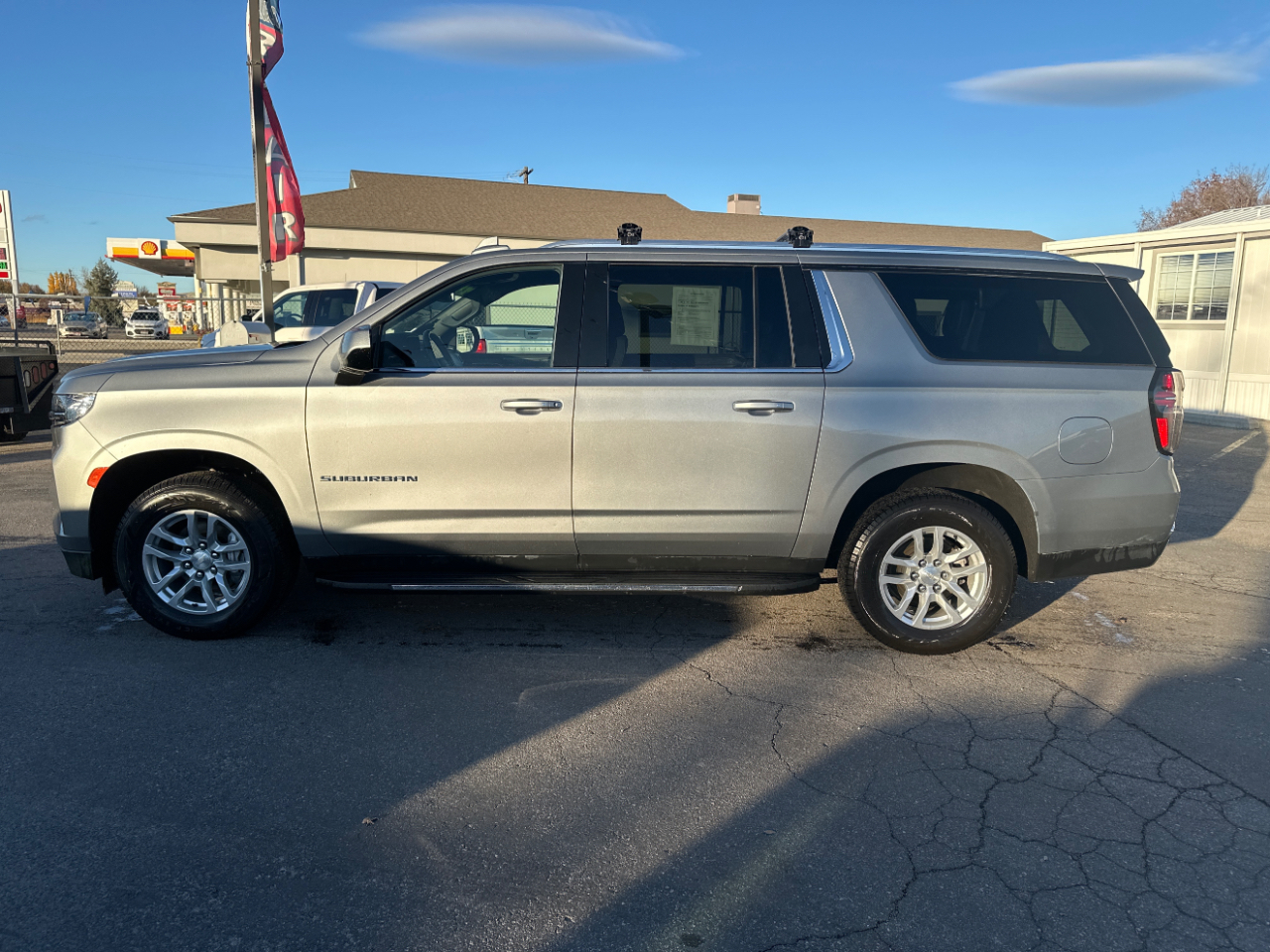 2023 Chevrolet Suburban LT