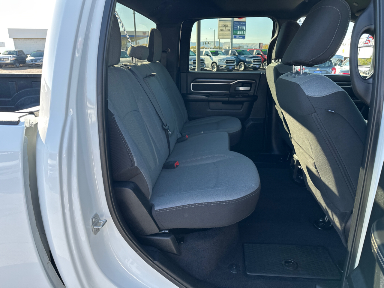 RAM 2500 Big Horn 4x4 Crew Cab 6'4" Box 2024 RAM 2500 Big Horn 4x4 Crew Cab 6'4" Box 2024