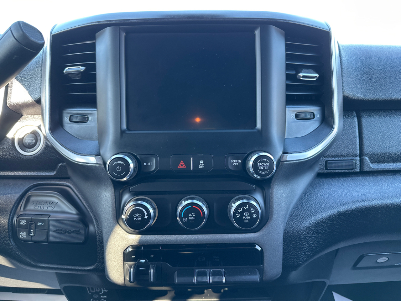 RAM 2500 Big Horn 4x4 Crew Cab 6'4" Box 2024 RAM 2500 Big Horn 4x4 Crew Cab 6'4" Box 2024