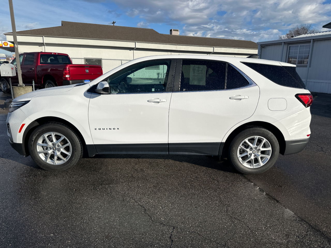 2022 Chevrolet Equinox LT's photo