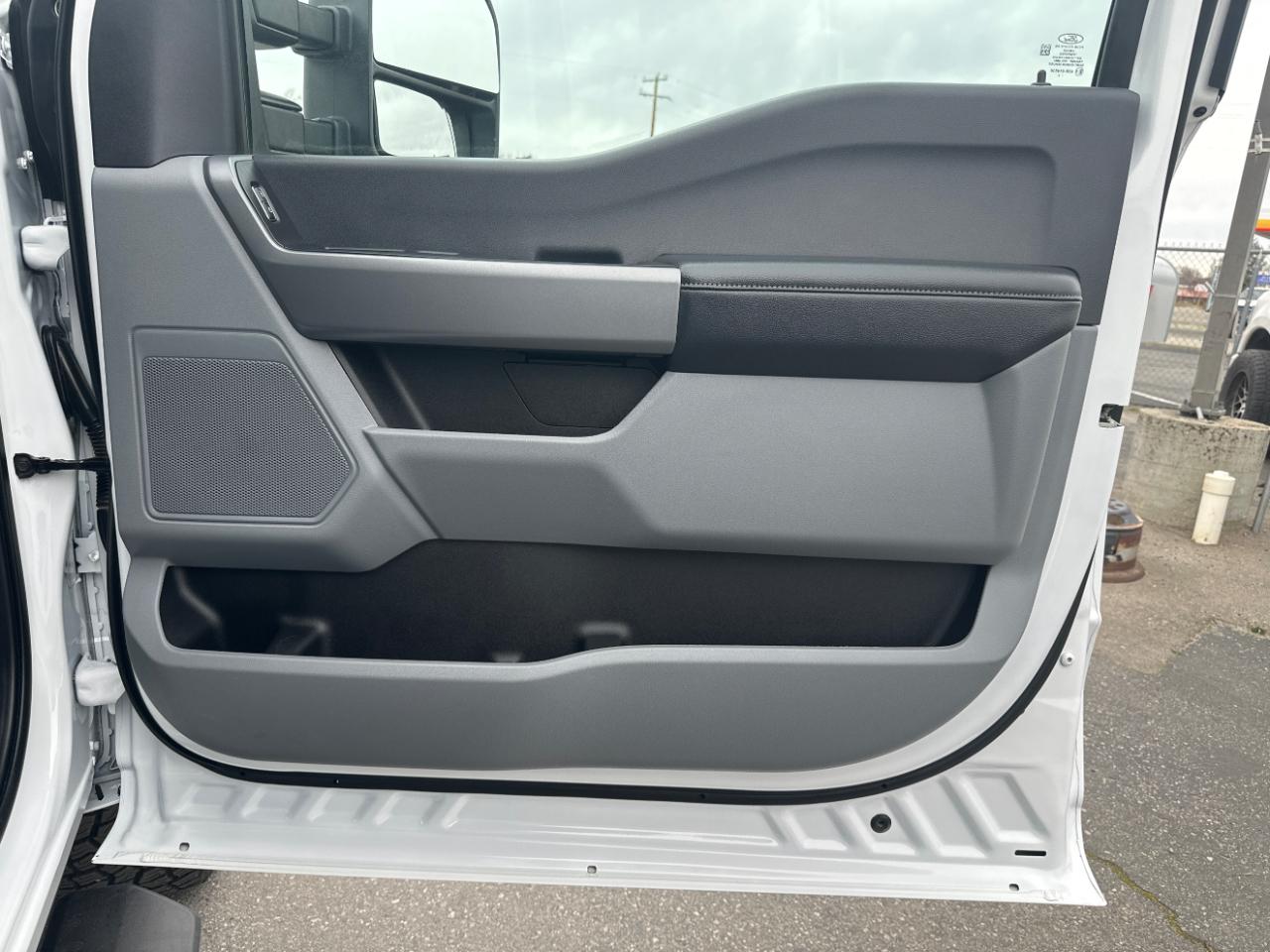 Ford F-250 SD XL Crew Cab 4WD 2024