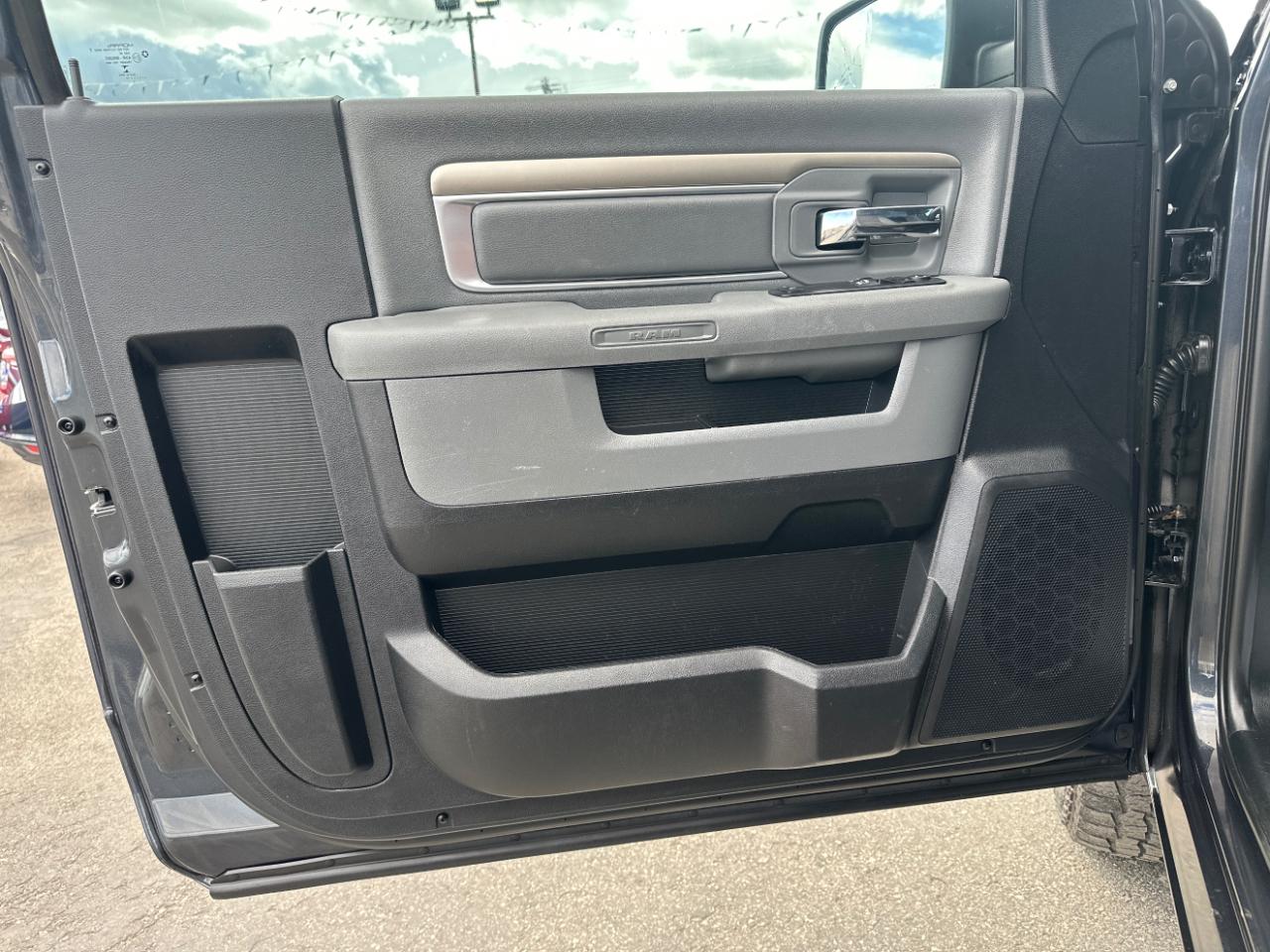 RAM 1500 4WD Reg Cab 120.5" Big Horn 2014