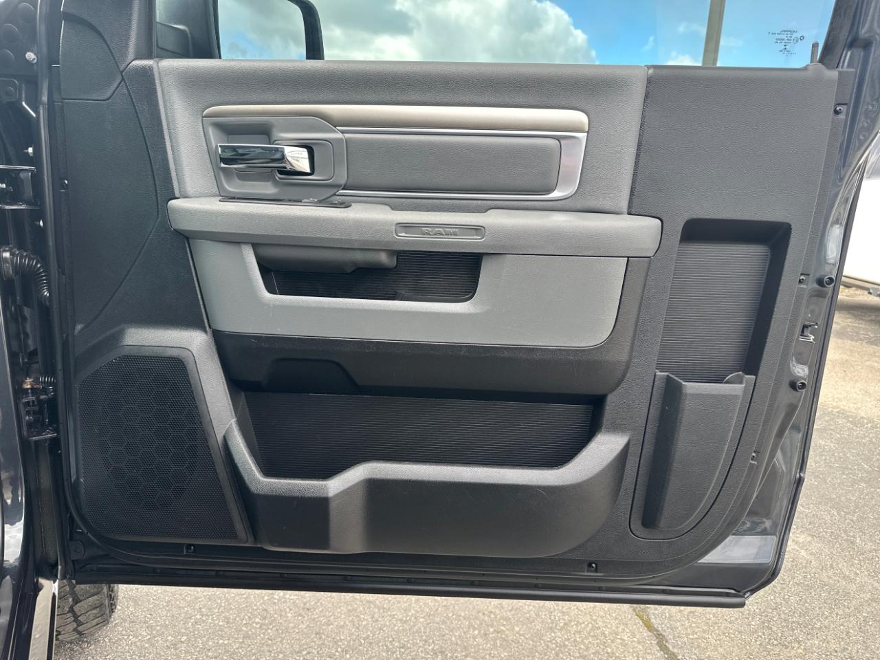 RAM 1500 4WD Reg Cab 120.5" Big Horn 2014