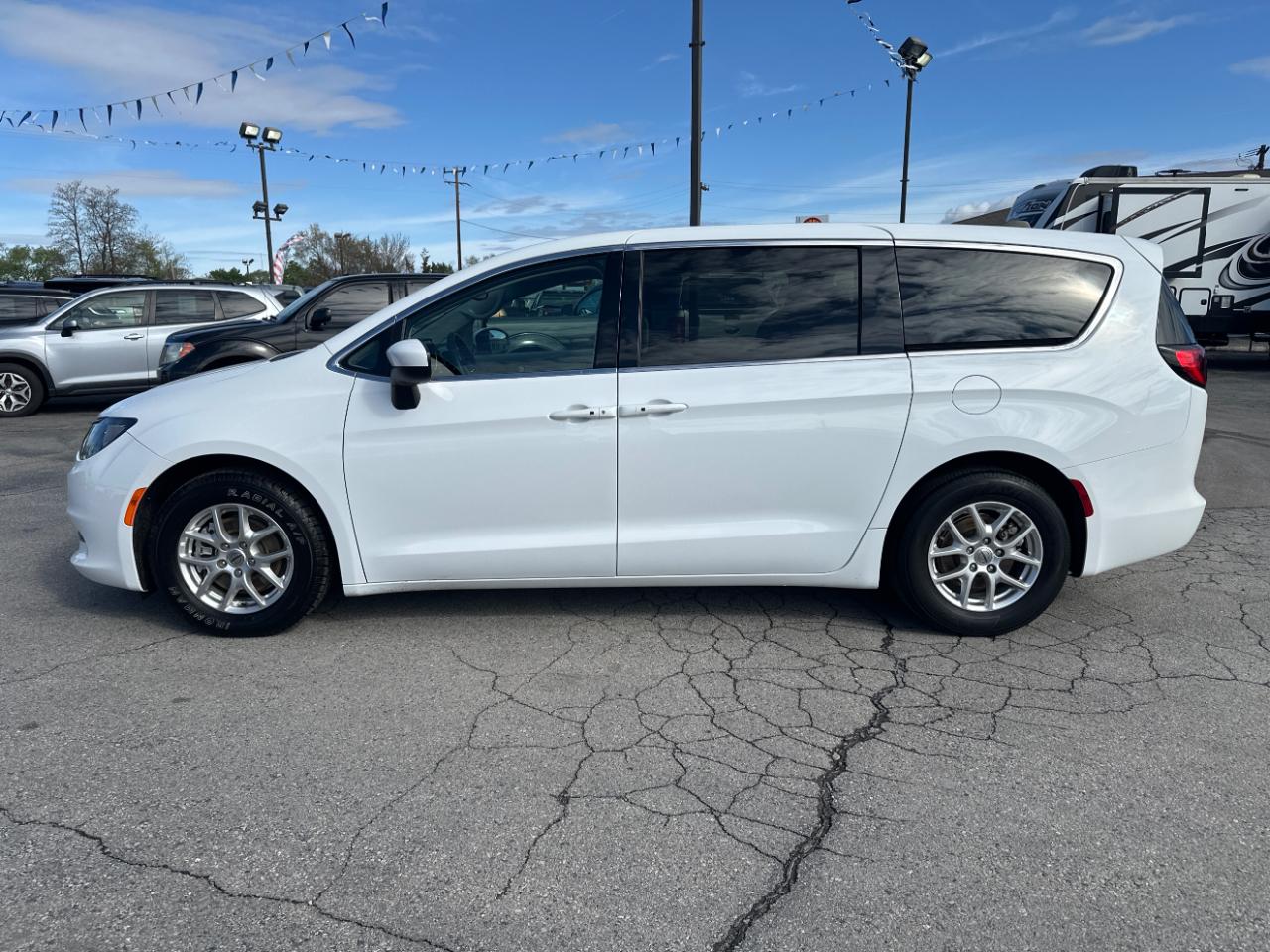 Chrysler Voyager LX FWD 2023