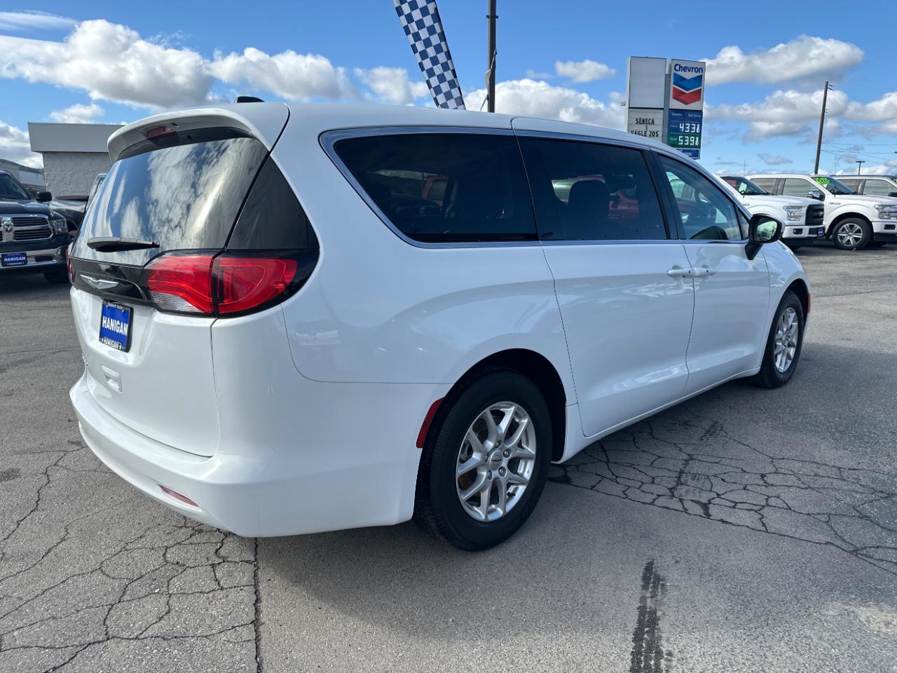 Chrysler Voyager LX FWD 2023