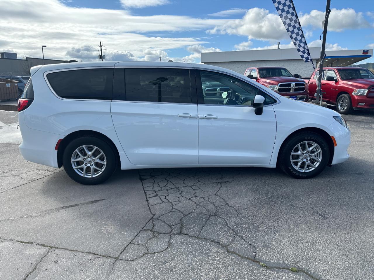 Chrysler Voyager LX FWD 2023