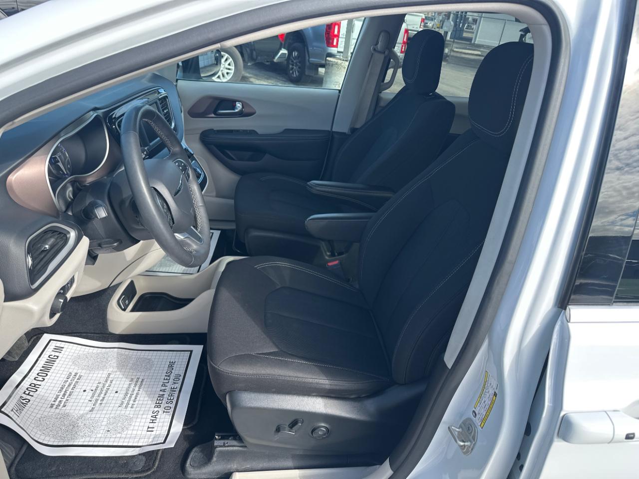 Chrysler Voyager LX FWD 2023