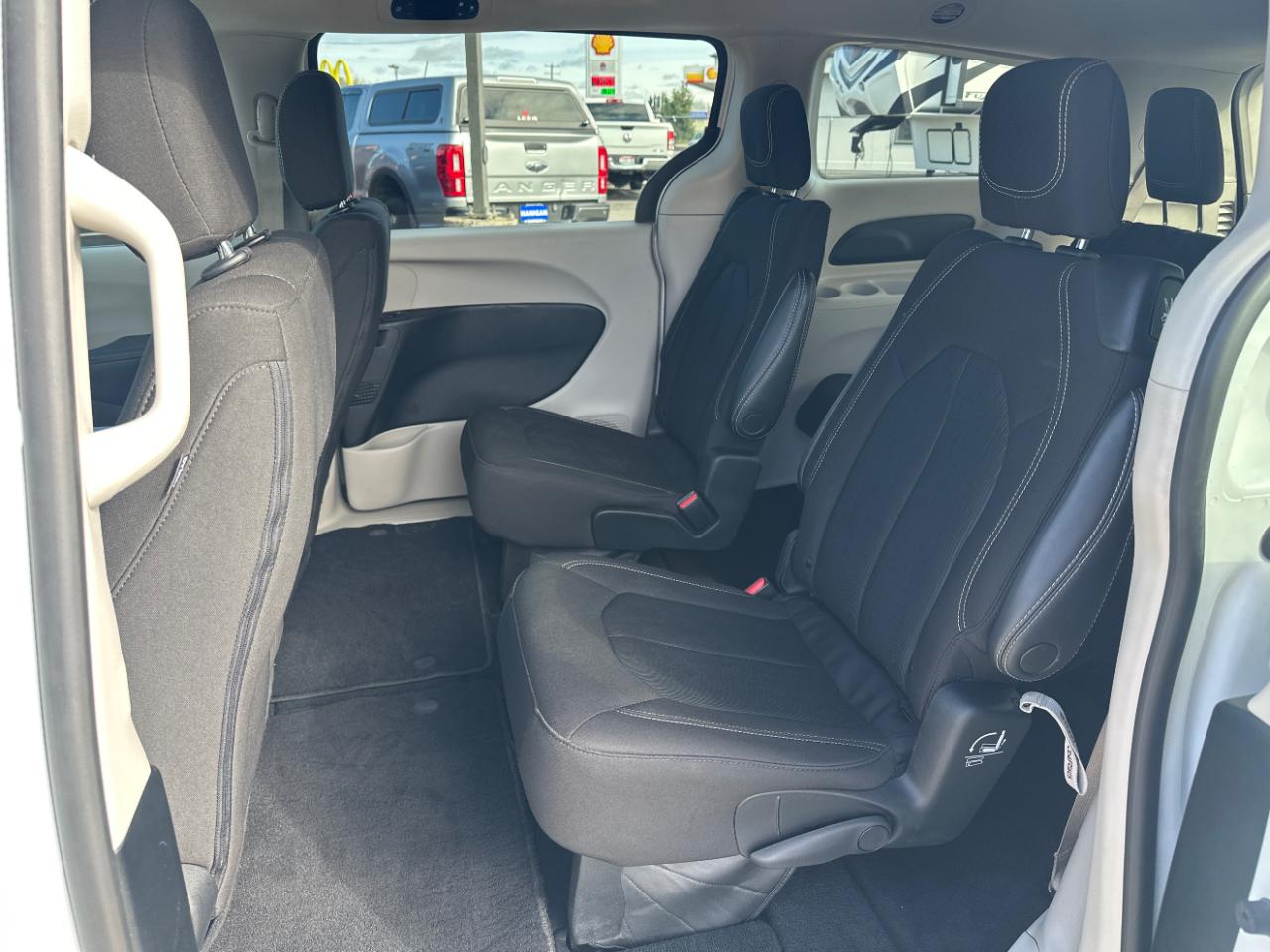 Chrysler Voyager LX FWD 2023