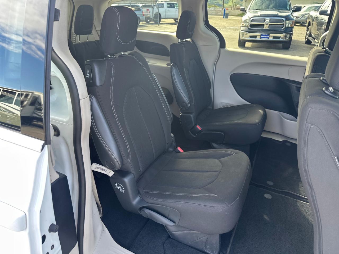 Chrysler Voyager LX FWD 2023
