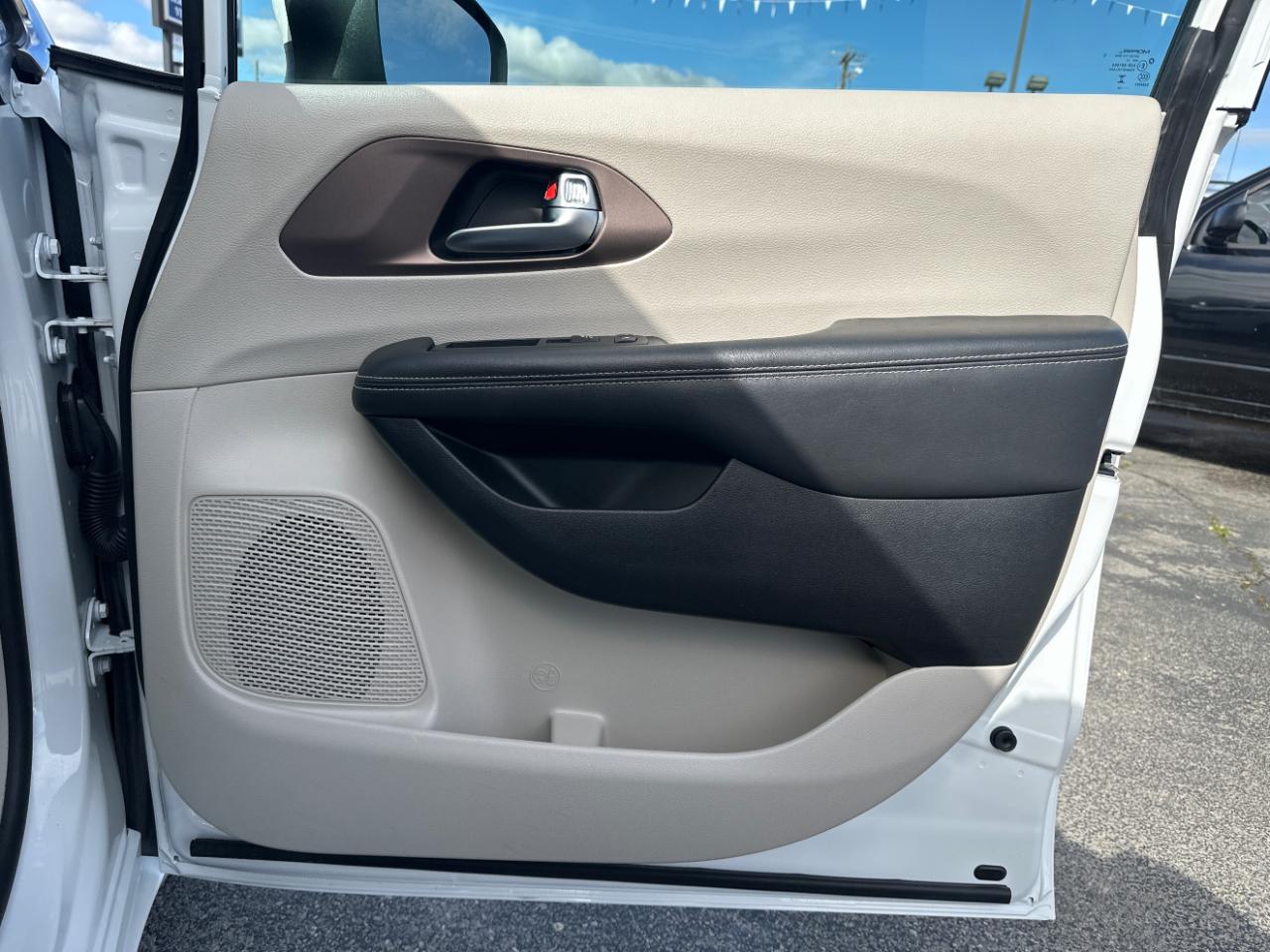 Chrysler Voyager LX FWD 2023