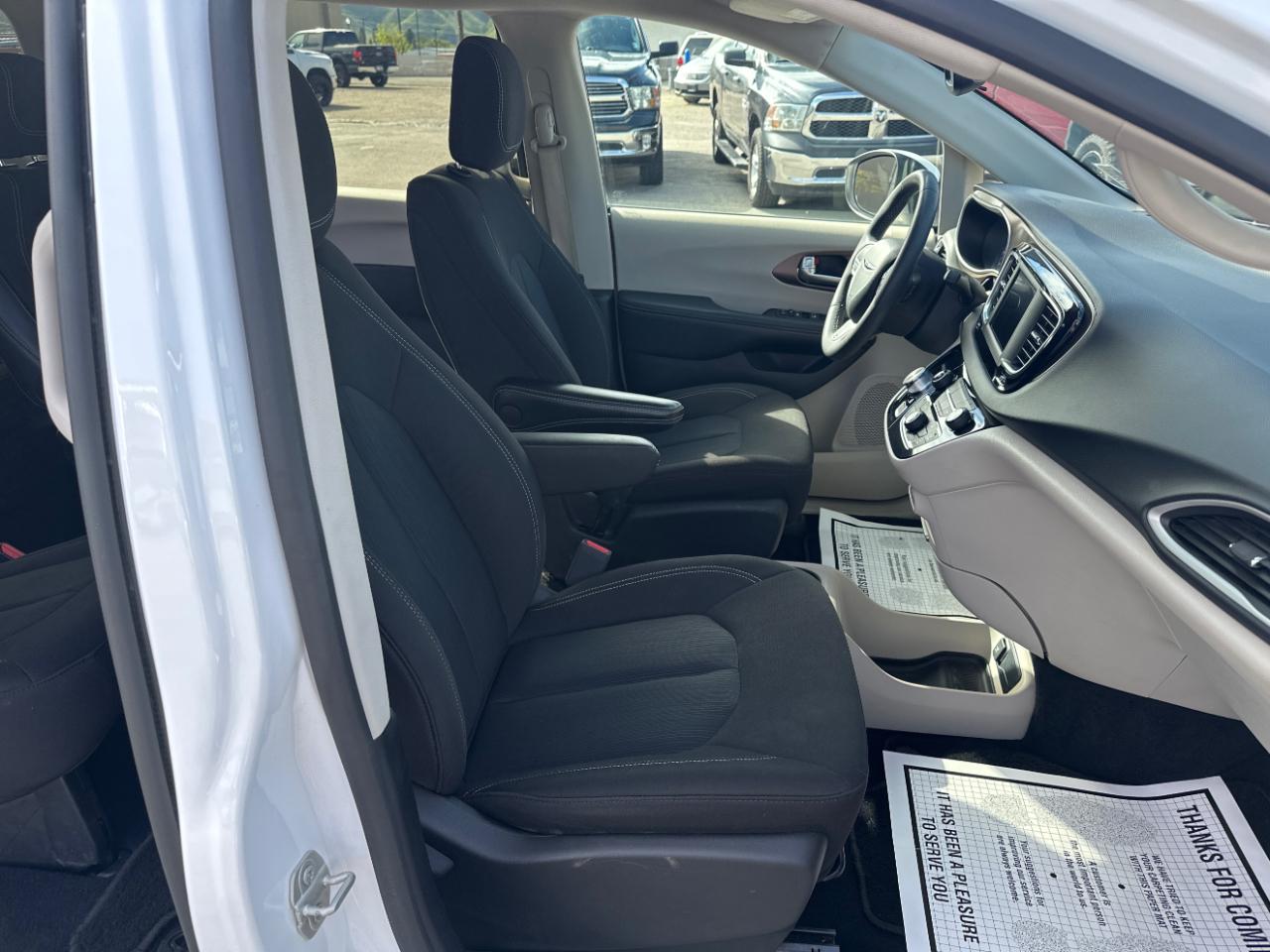 Chrysler Voyager LX FWD 2023