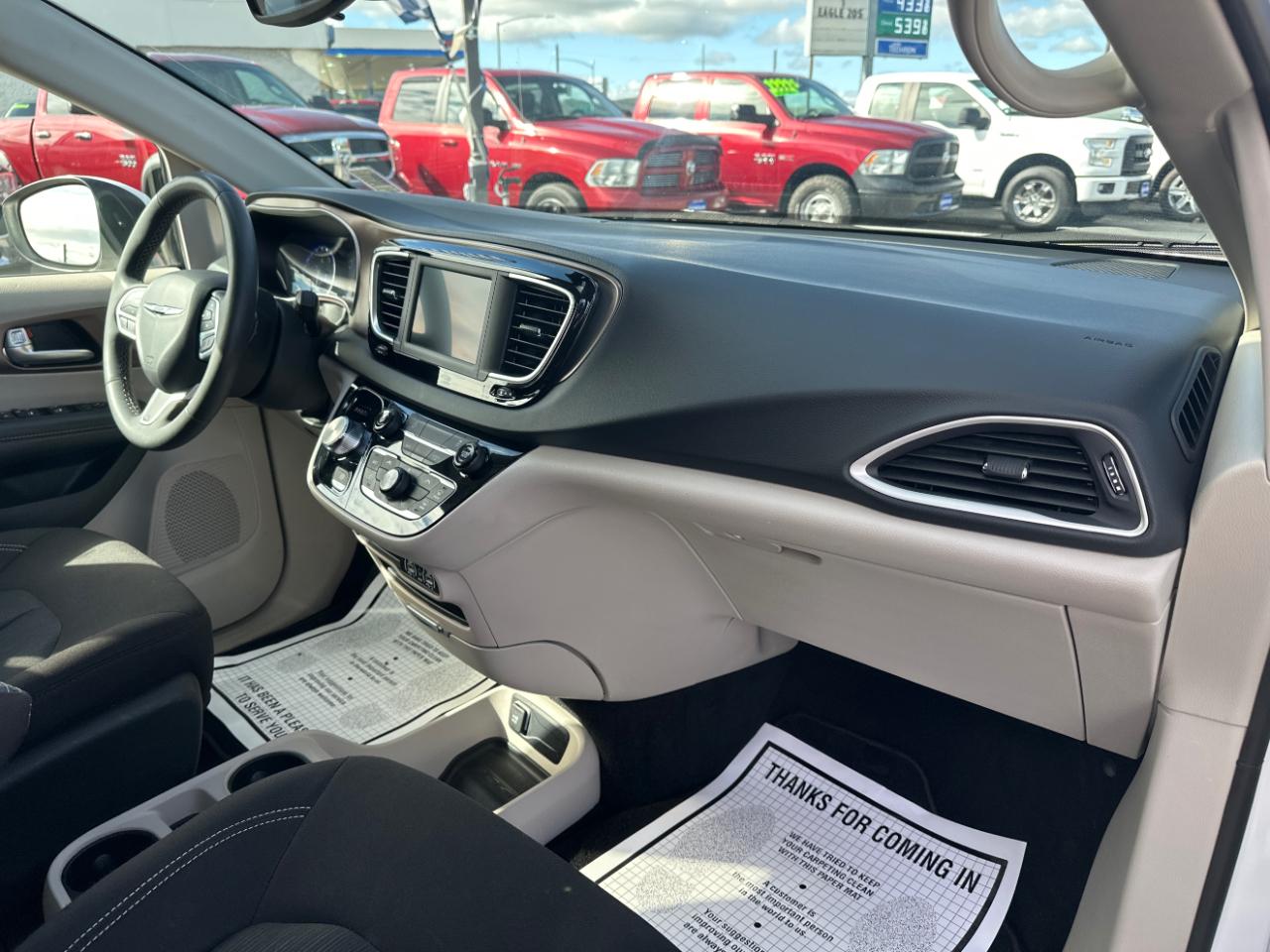 Chrysler Voyager LX FWD 2023