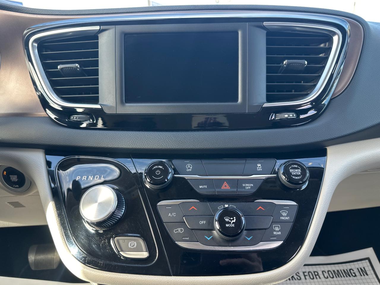 Chrysler Voyager LX FWD 2023