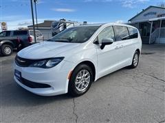 2023 Chrysler Voyager 