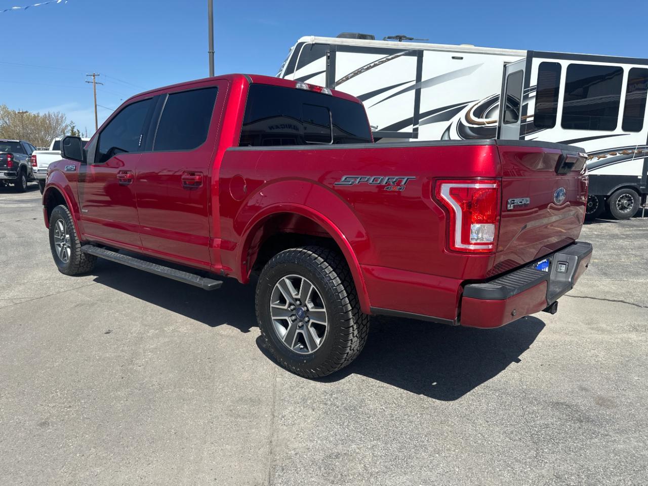 Ford F-150 4WD SuperCrew 145" Lariat 2016