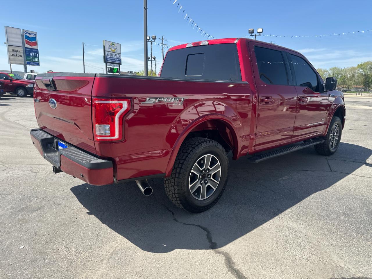 Ford F-150 4WD SuperCrew 145" Lariat 2016