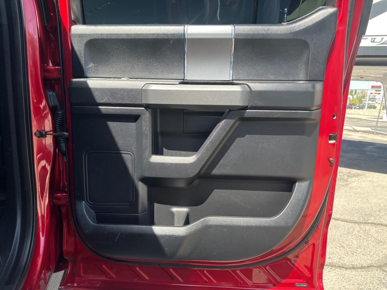 Ford F-150 4WD SuperCrew 145" Lariat 2016