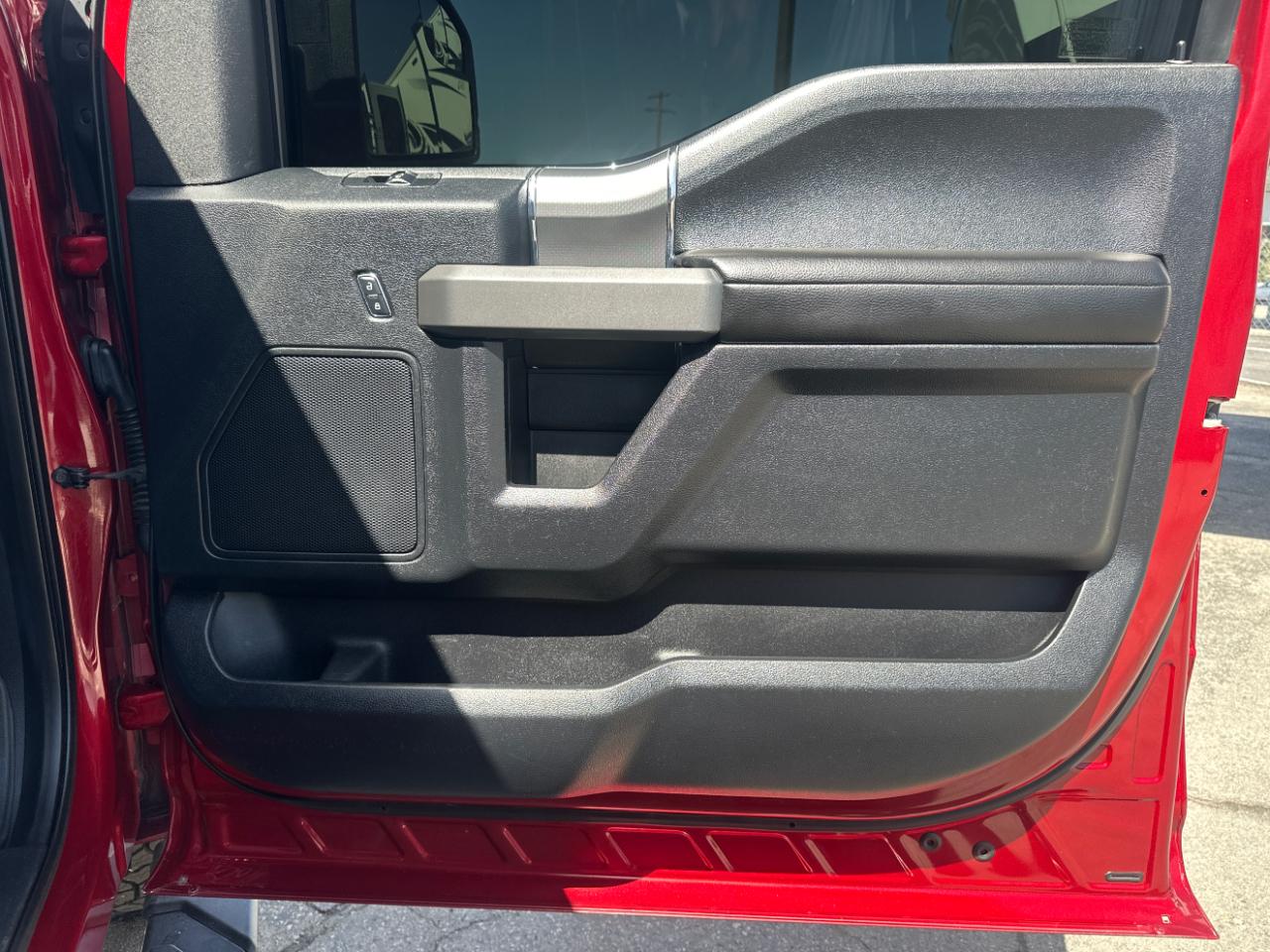 Ford F-150 4WD SuperCrew 145" Lariat 2016