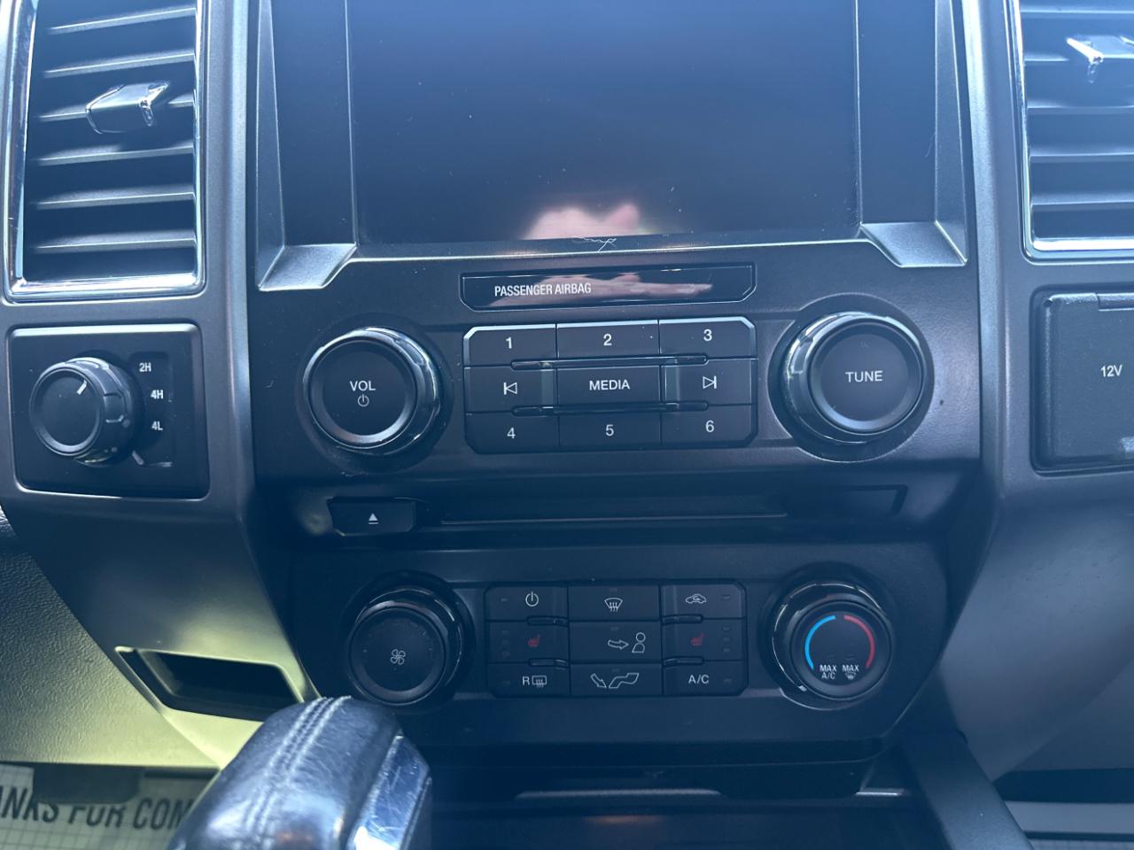 Ford F-150 4WD SuperCrew 145" Lariat 2016