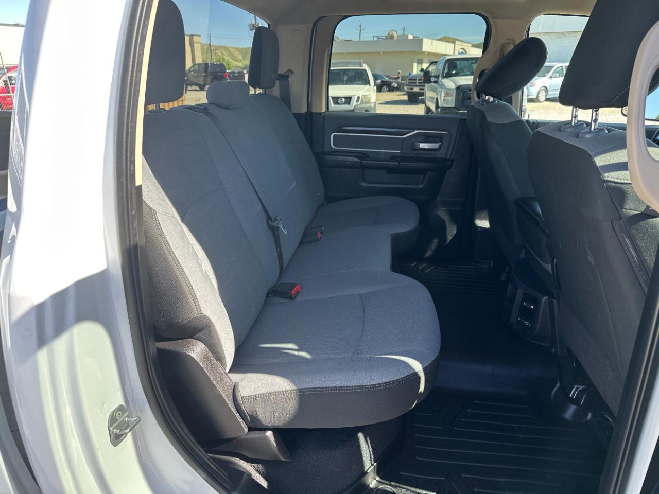 RAM 3500 Big Horn 4x4 Crew Cab 6'4" Box 2019