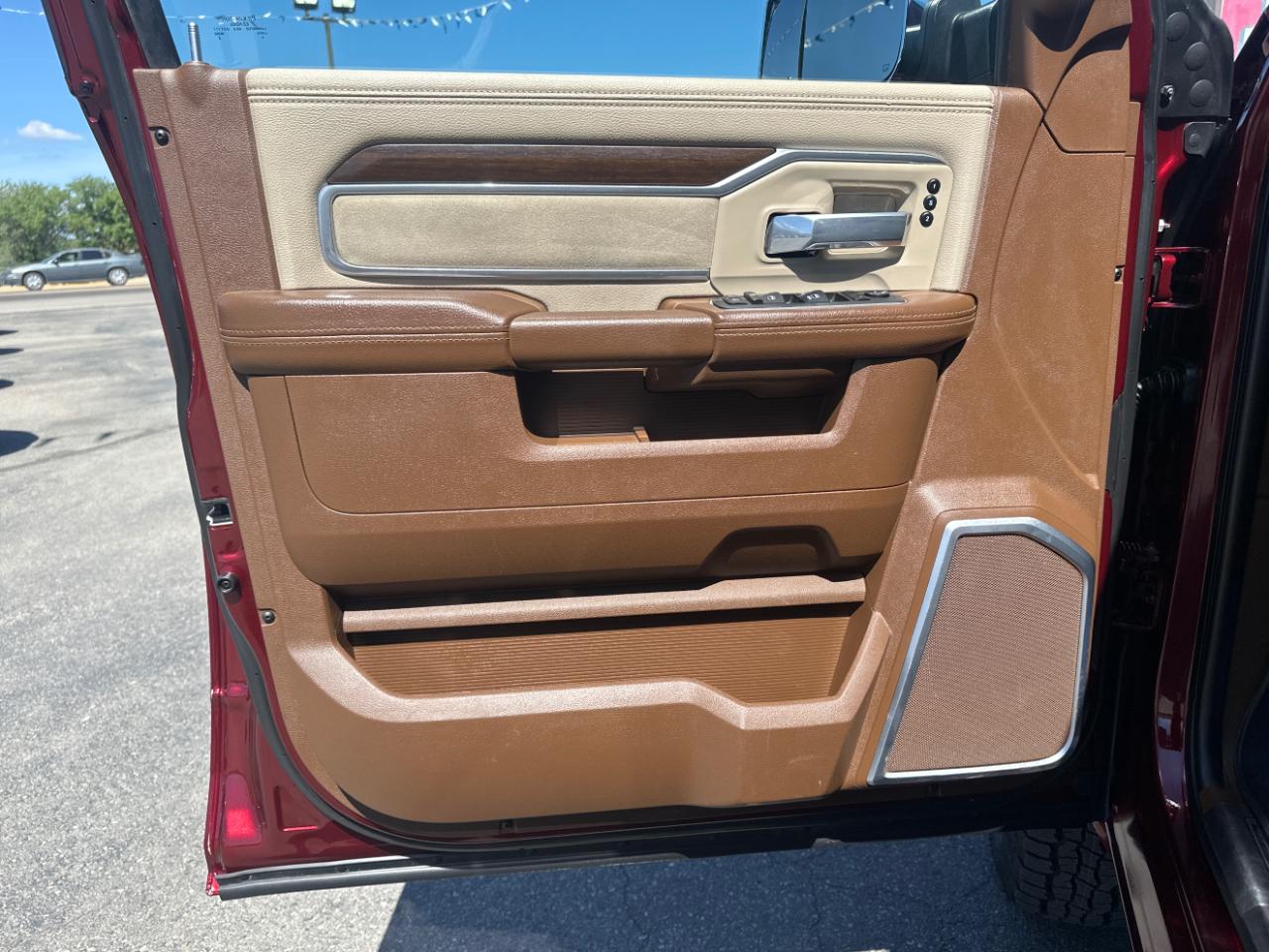 RAM 3500 Laramie 4x4 Crew Cab 8' Box 2022