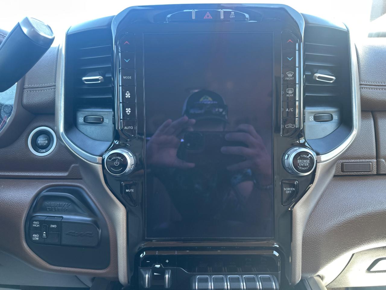 RAM 3500 Laramie 4x4 Crew Cab 8' Box 2022