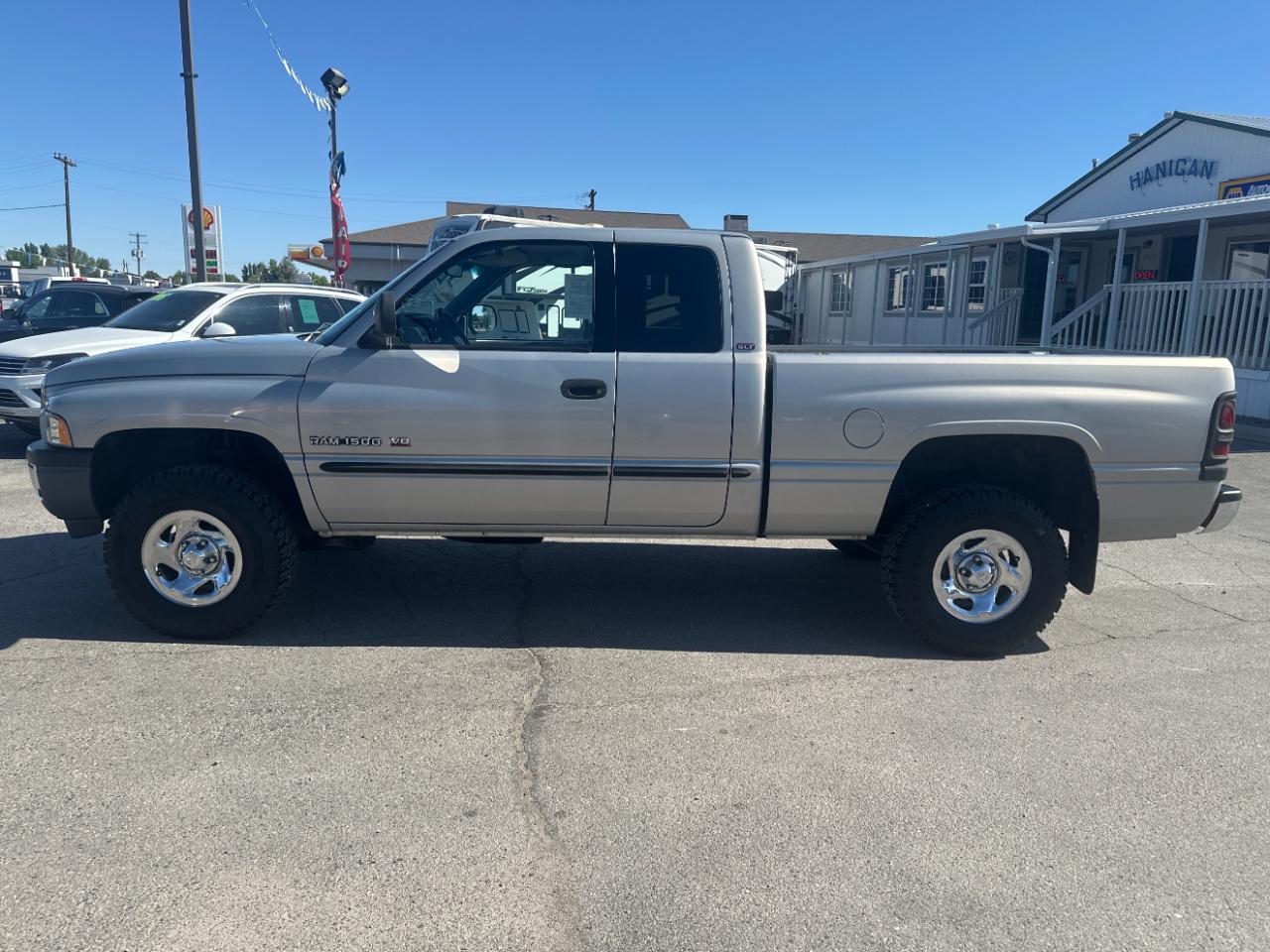 Dodge Ram 1500 4dr Quad Cab 139" WB 4WD 2000