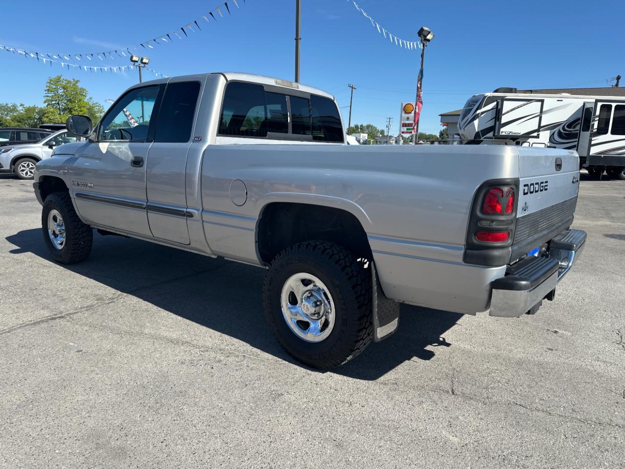 Dodge Ram 1500 4dr Quad Cab 139" WB 4WD 2000
