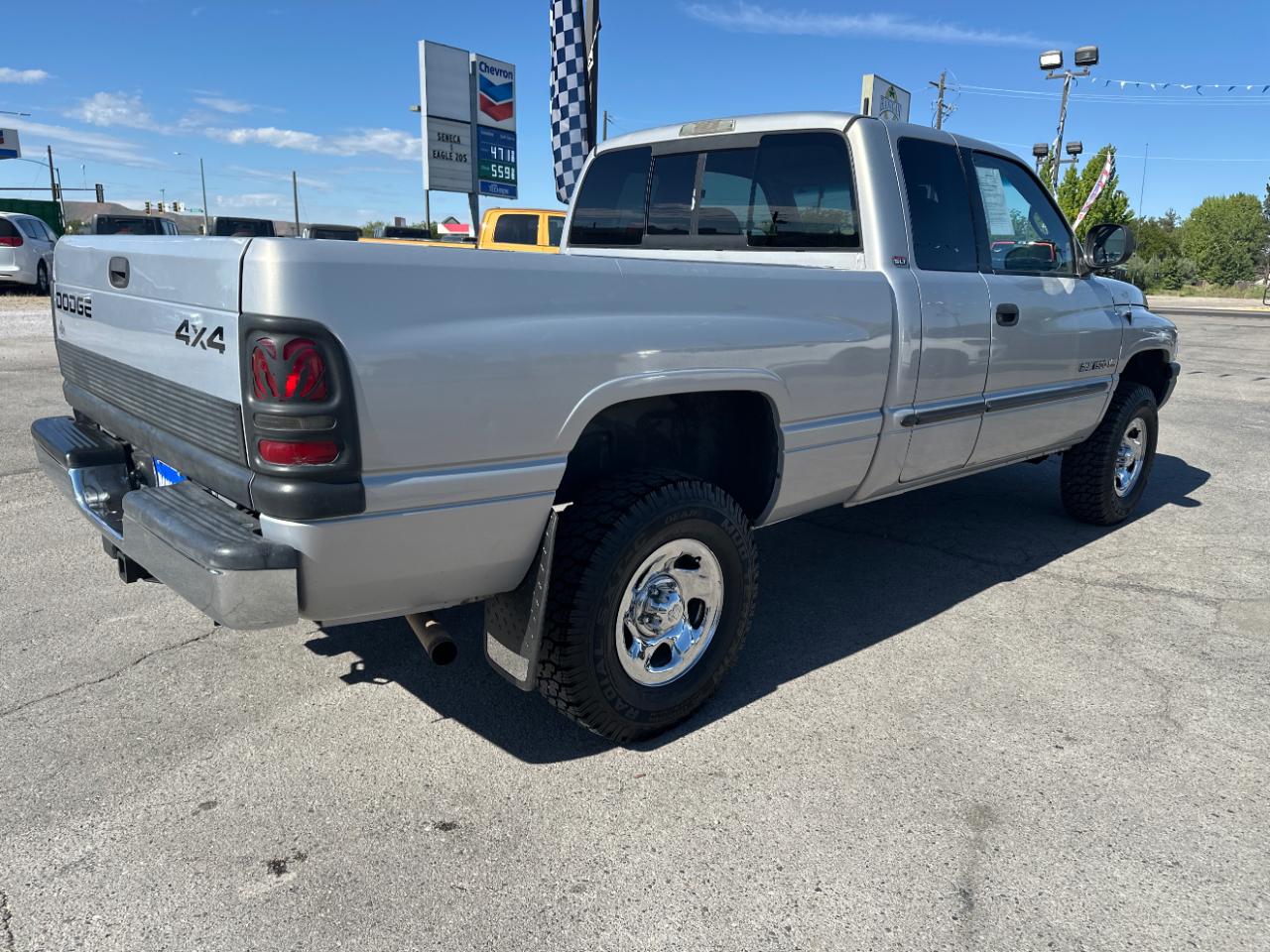 Dodge Ram 1500 4dr Quad Cab 139" WB 4WD 2000