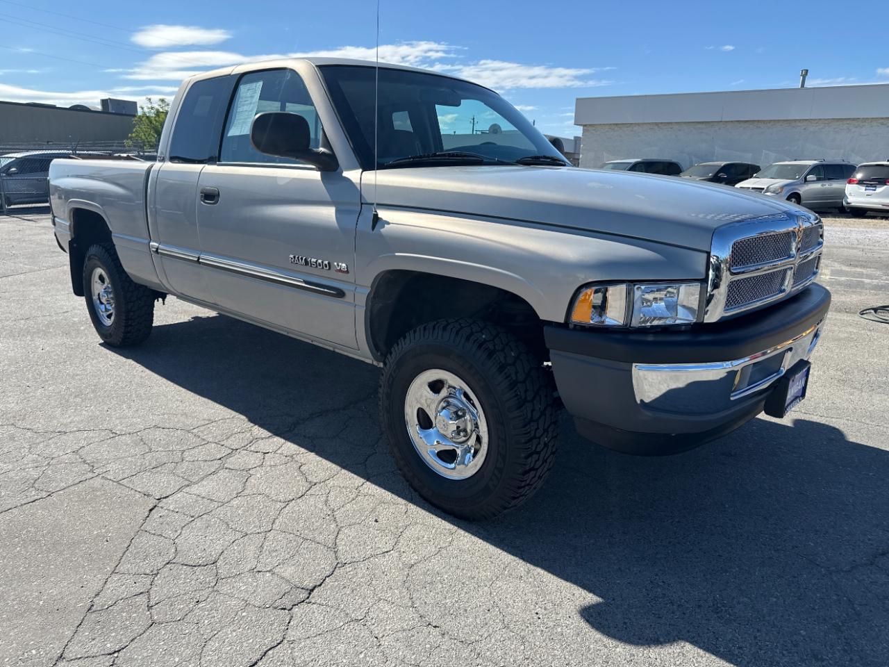 Dodge Ram 1500 4dr Quad Cab 139" WB 4WD 2000