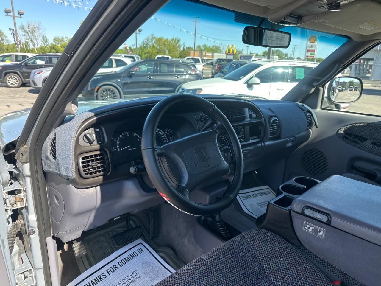 Dodge Ram 1500 4dr Quad Cab 139" WB 4WD 2000