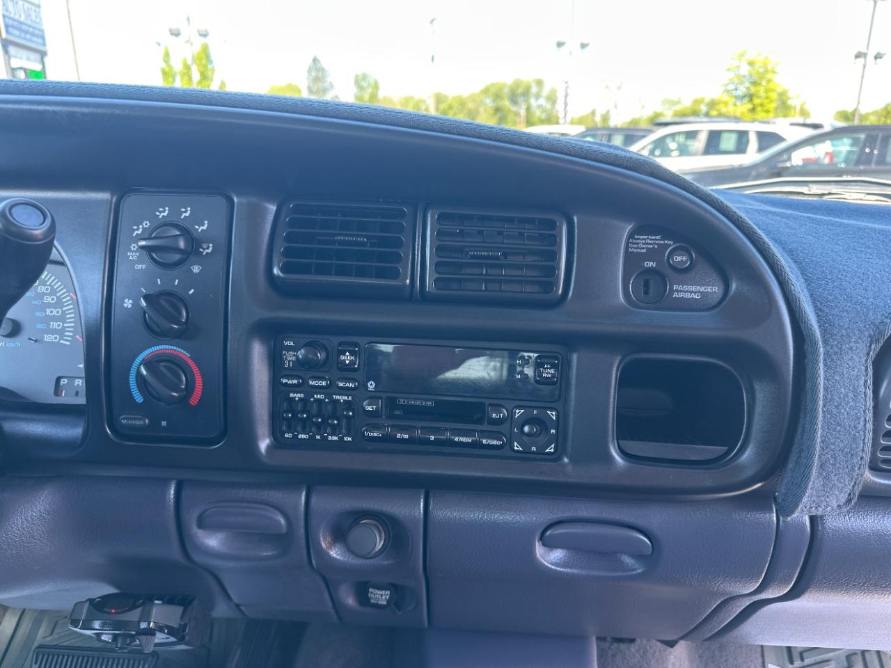 Dodge Ram 1500 4dr Quad Cab 139" WB 4WD 2000