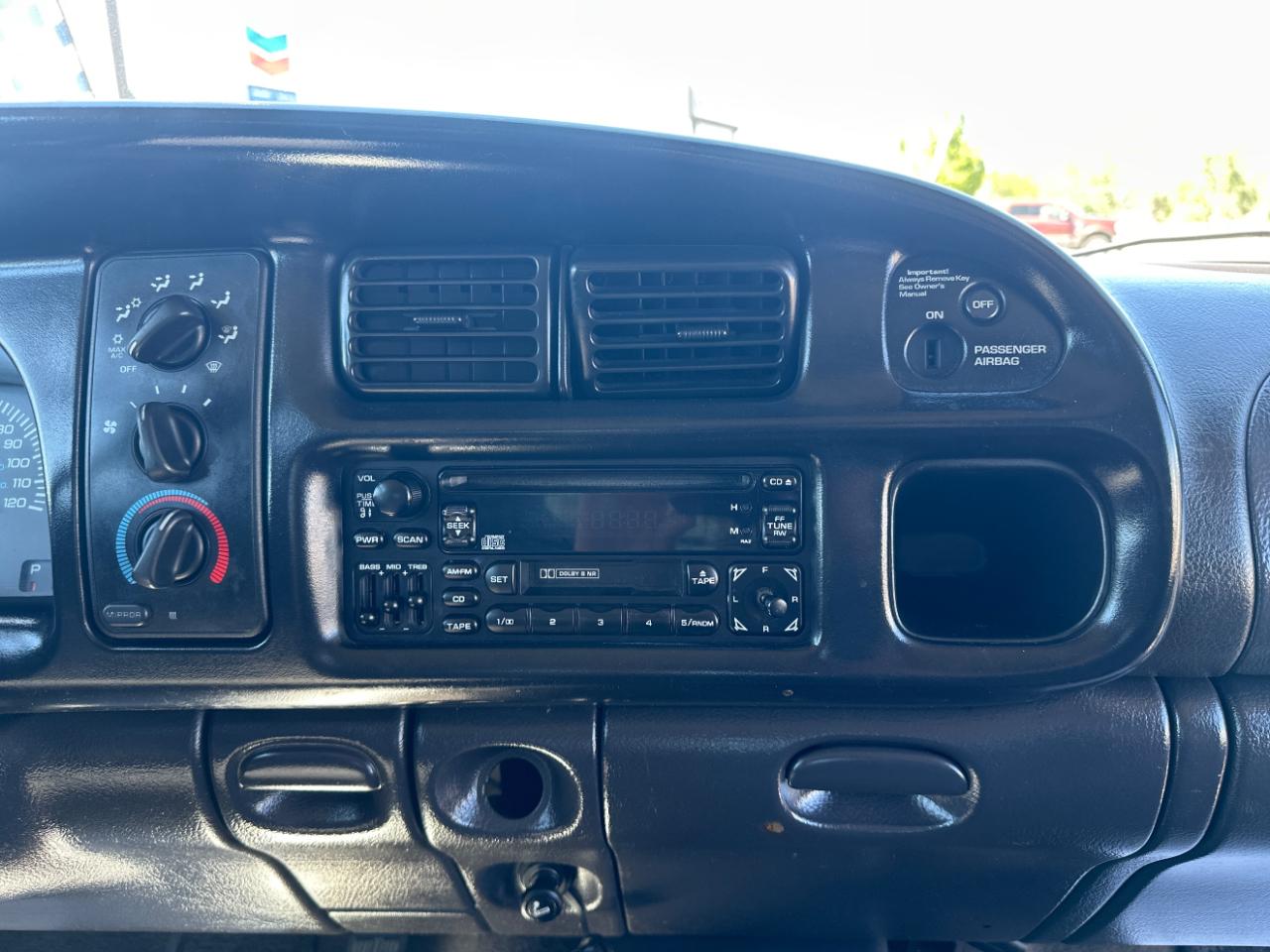 Dodge Ram 2500 4dr Quad Cab 139" WB HD 4WD 2001