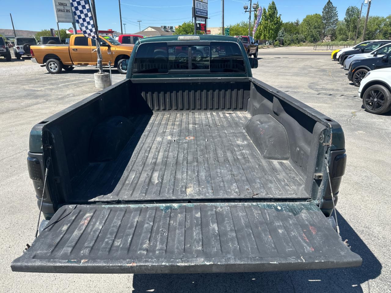 Dodge Ram 2500 4dr Quad Cab 139" WB HD 4WD 2001