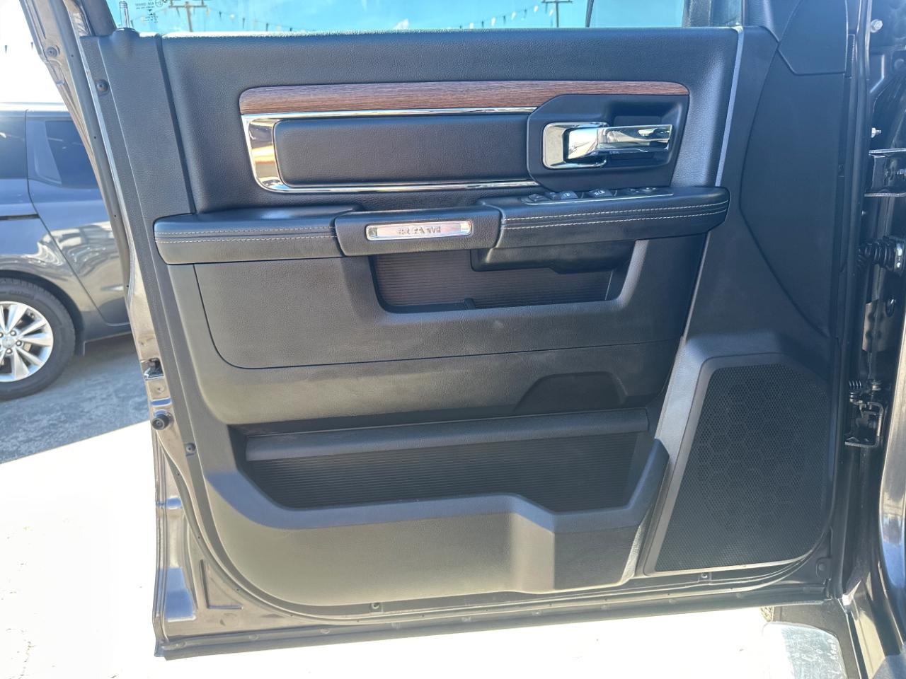 RAM 1500 4WD Crew Cab 149" Laramie 2016