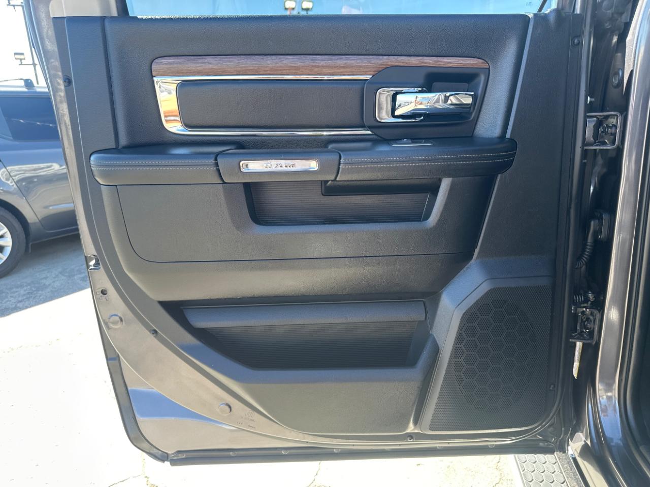 RAM 1500 4WD Crew Cab 149" Laramie 2016