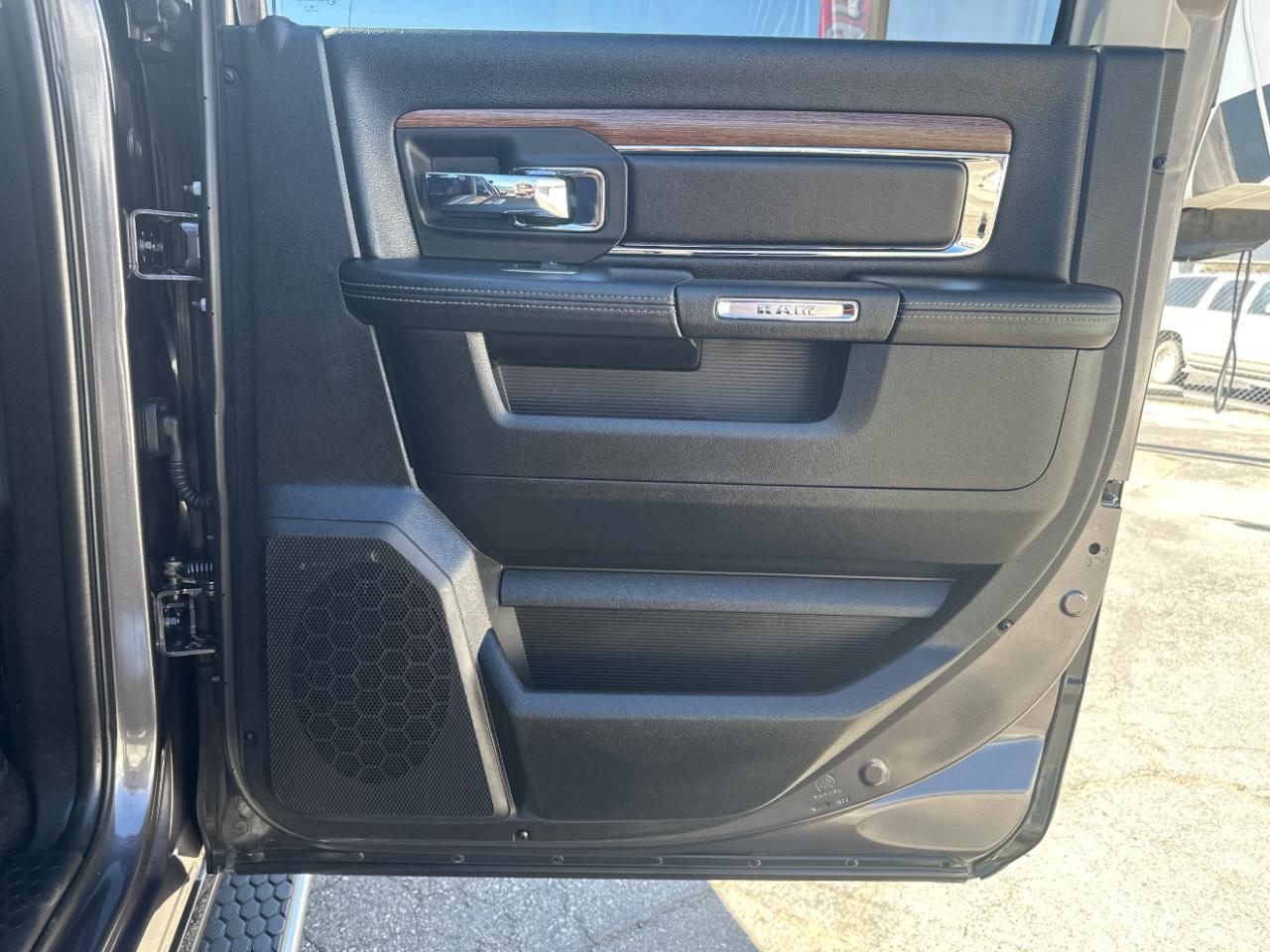 RAM 1500 4WD Crew Cab 149" Laramie 2016