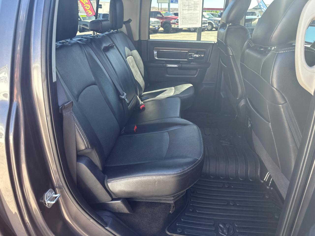 RAM 1500 4WD Crew Cab 149" Laramie 2016