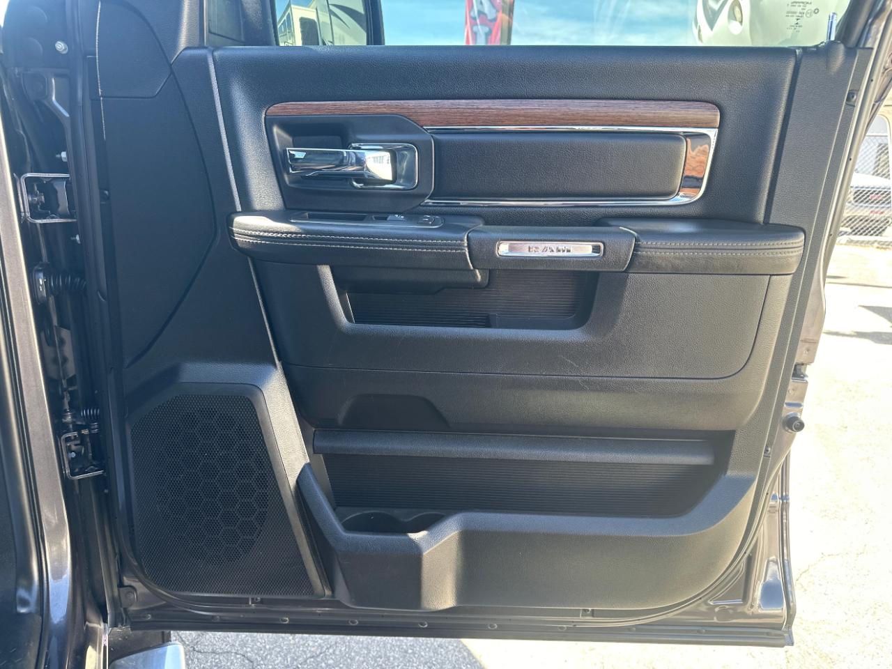 RAM 1500 4WD Crew Cab 149" Laramie 2016