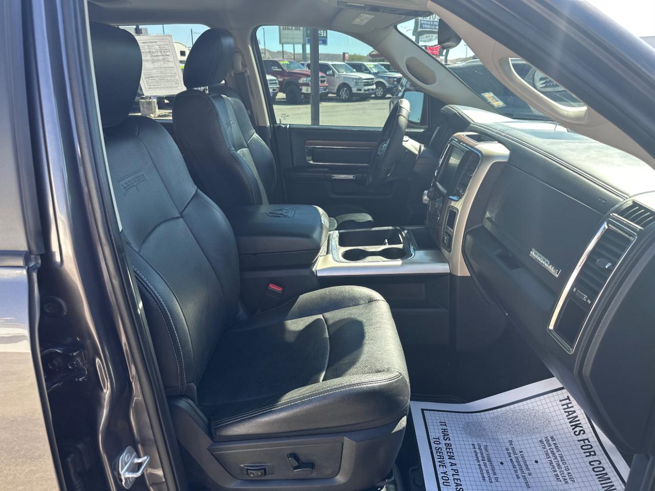 RAM 1500 4WD Crew Cab 149" Laramie 2016