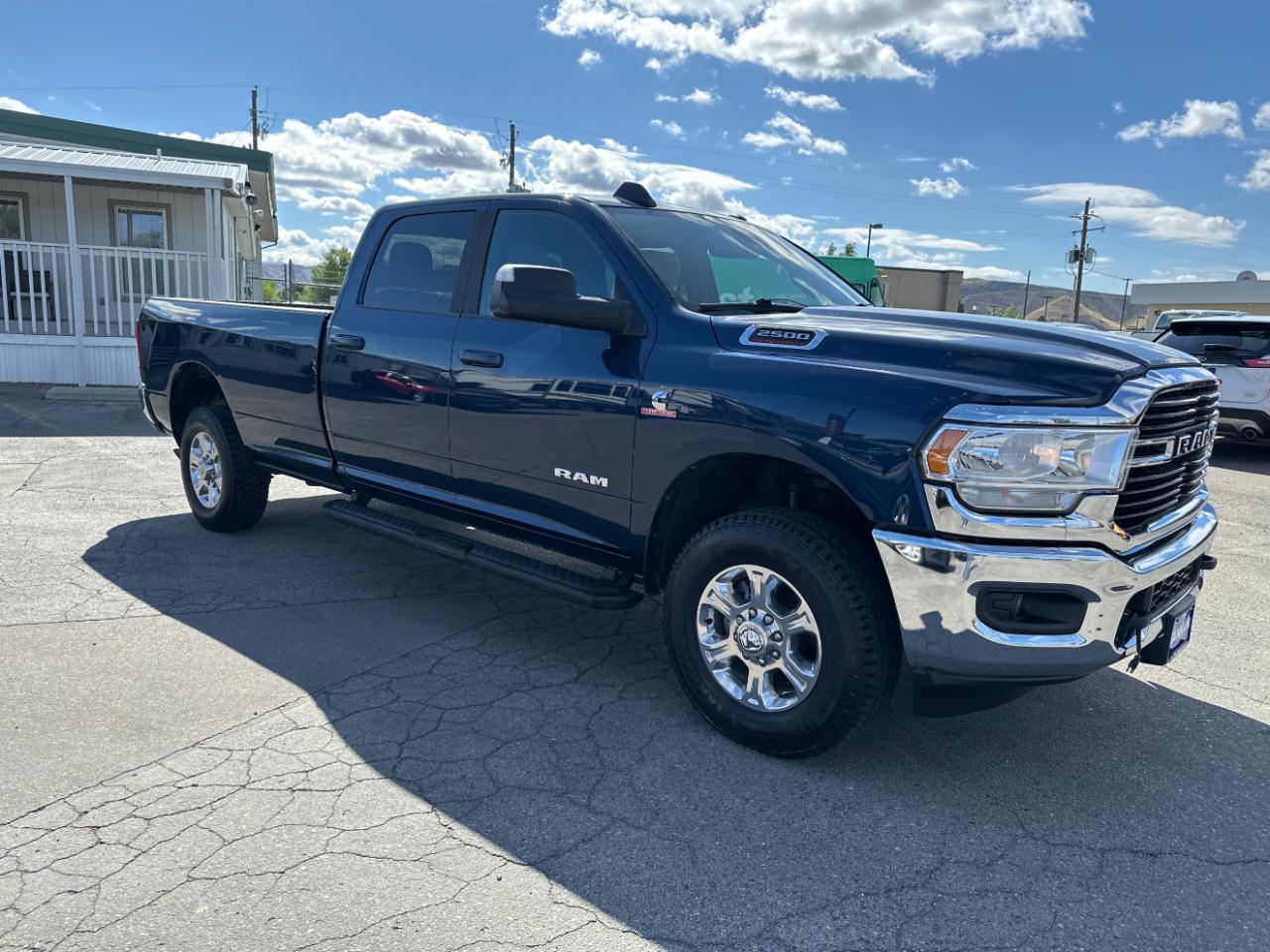 RAM 2500 Big Horn 4x4 Crew Cab 8' Box 2021