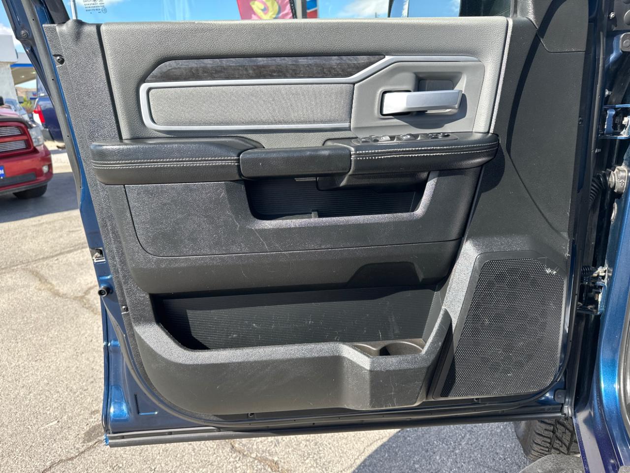 RAM 2500 Big Horn 4x4 Crew Cab 8' Box 2021