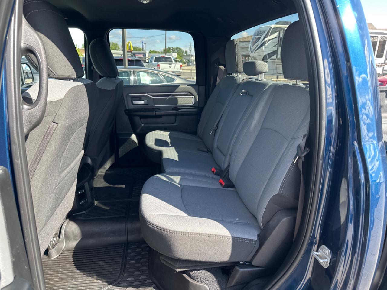 RAM 2500 Big Horn 4x4 Crew Cab 8' Box 2021