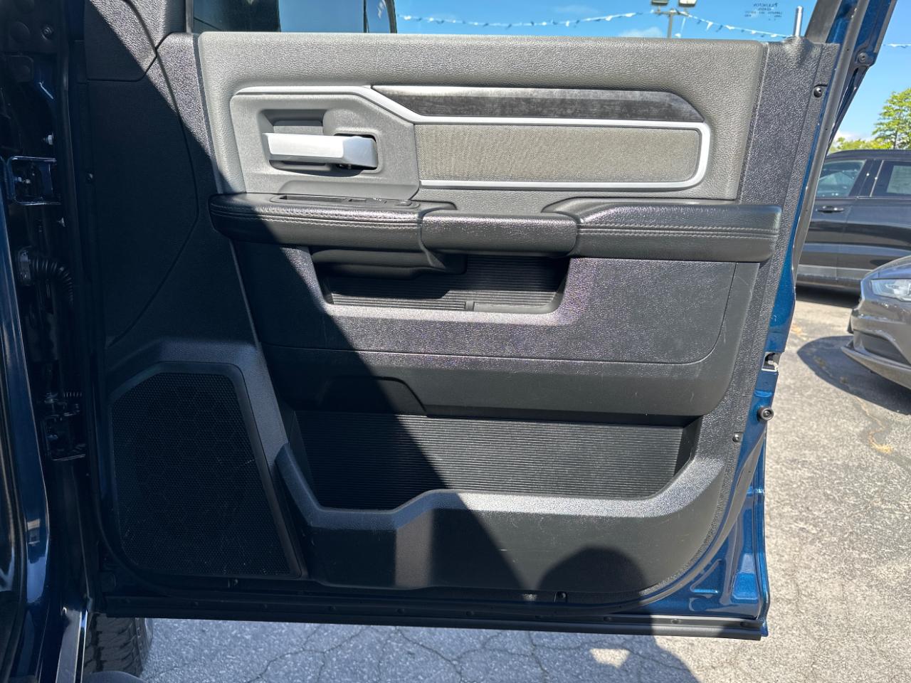 RAM 2500 Big Horn 4x4 Crew Cab 8' Box 2021