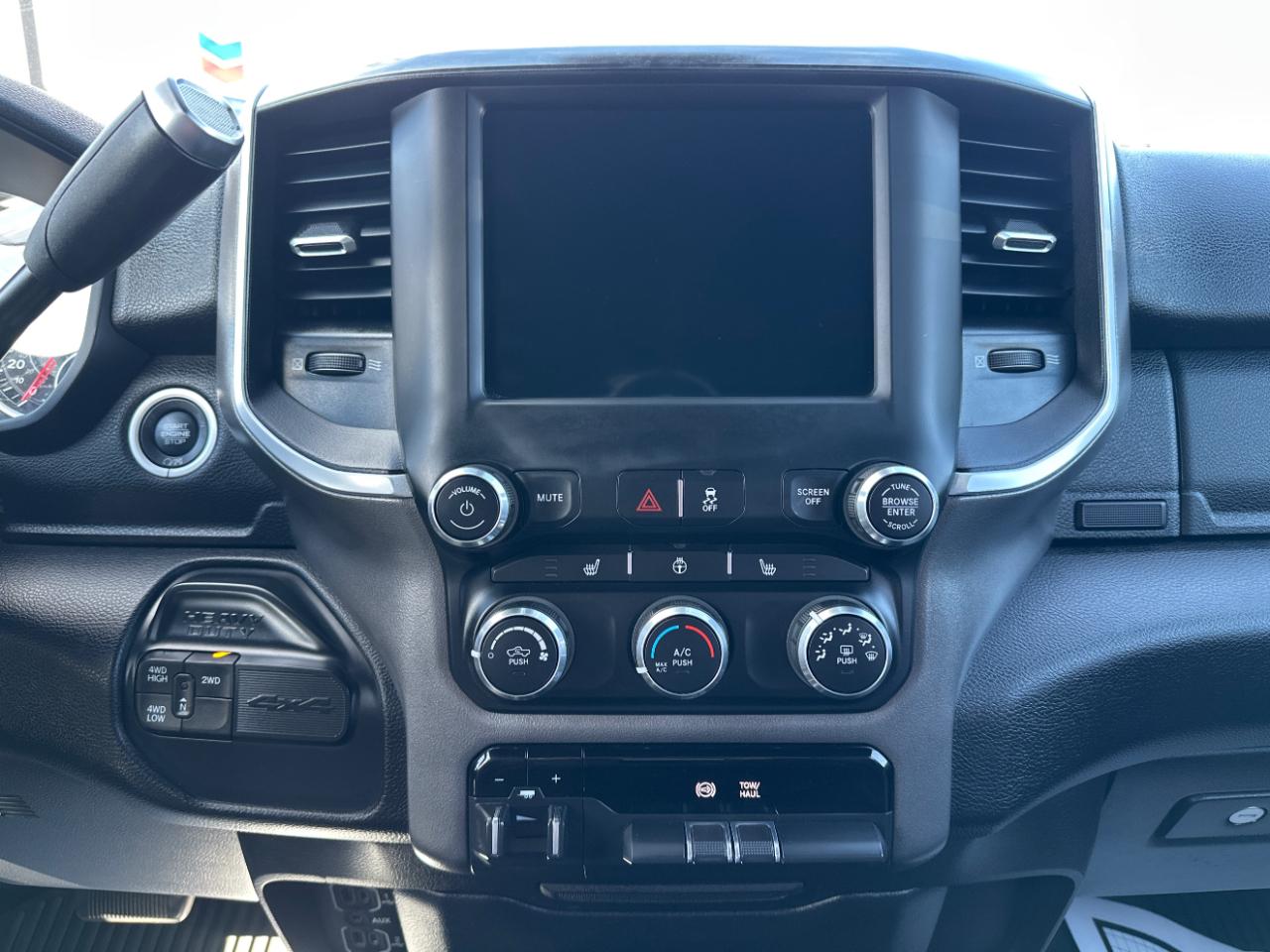 RAM 2500 Big Horn 4x4 Crew Cab 8' Box 2021