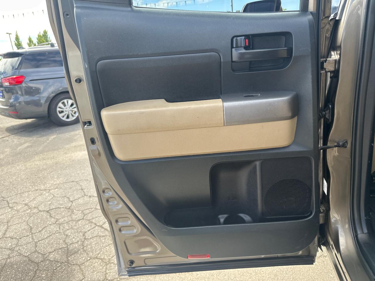Toyota Tundra 4WD Truck Double Cab 5.7L V8 6-Spd AT (Natl) 2012