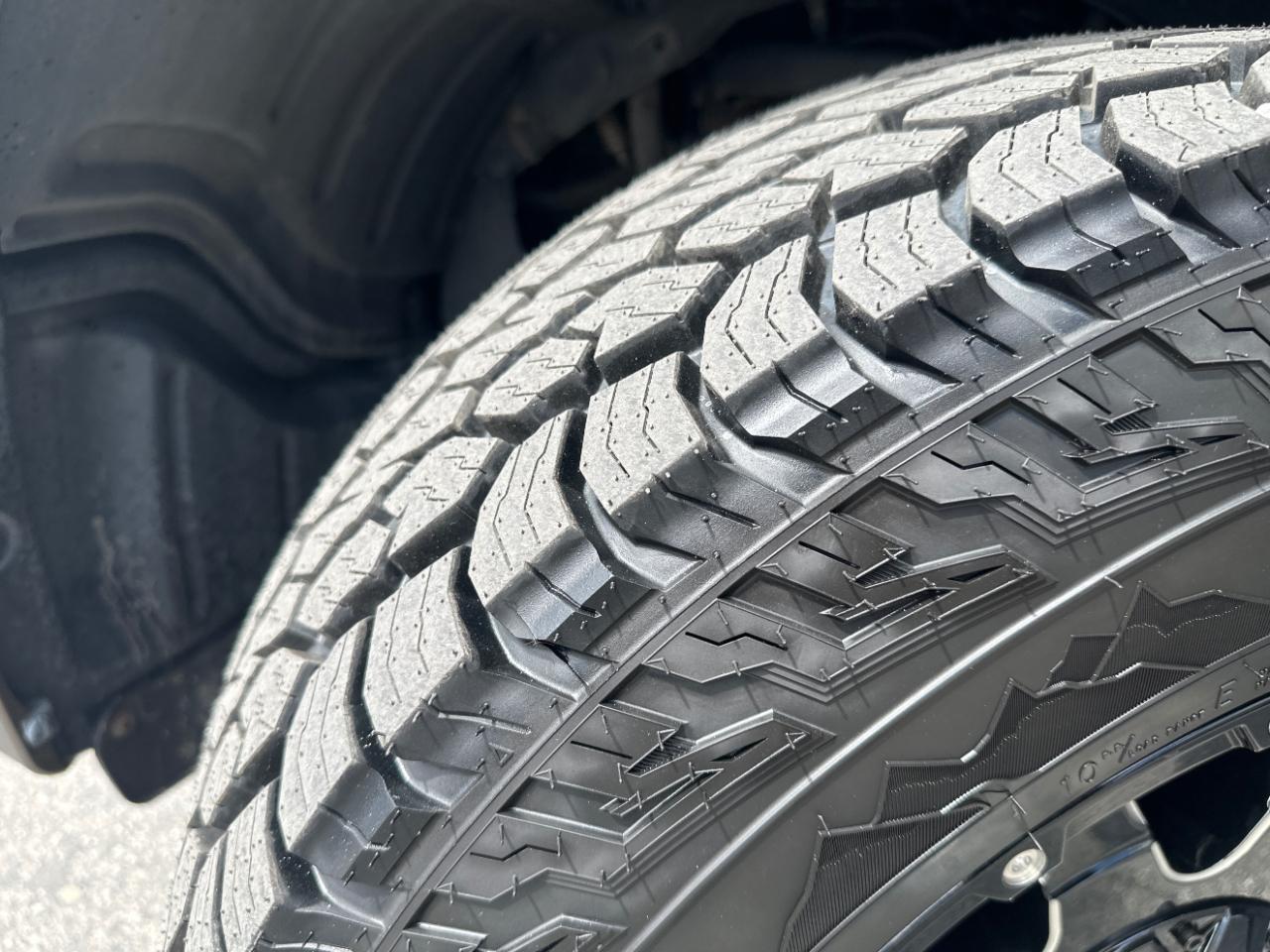 Toyota Tundra 4WD Truck Double Cab 5.7L V8 6-Spd AT (Natl) 2012