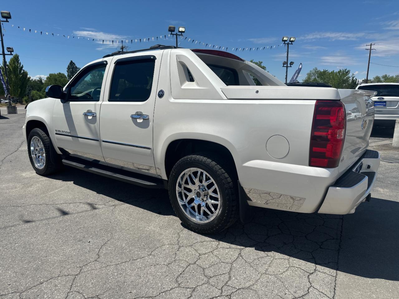 Chevrolet Avalanche 4WD Crew Cab LTZ 2013